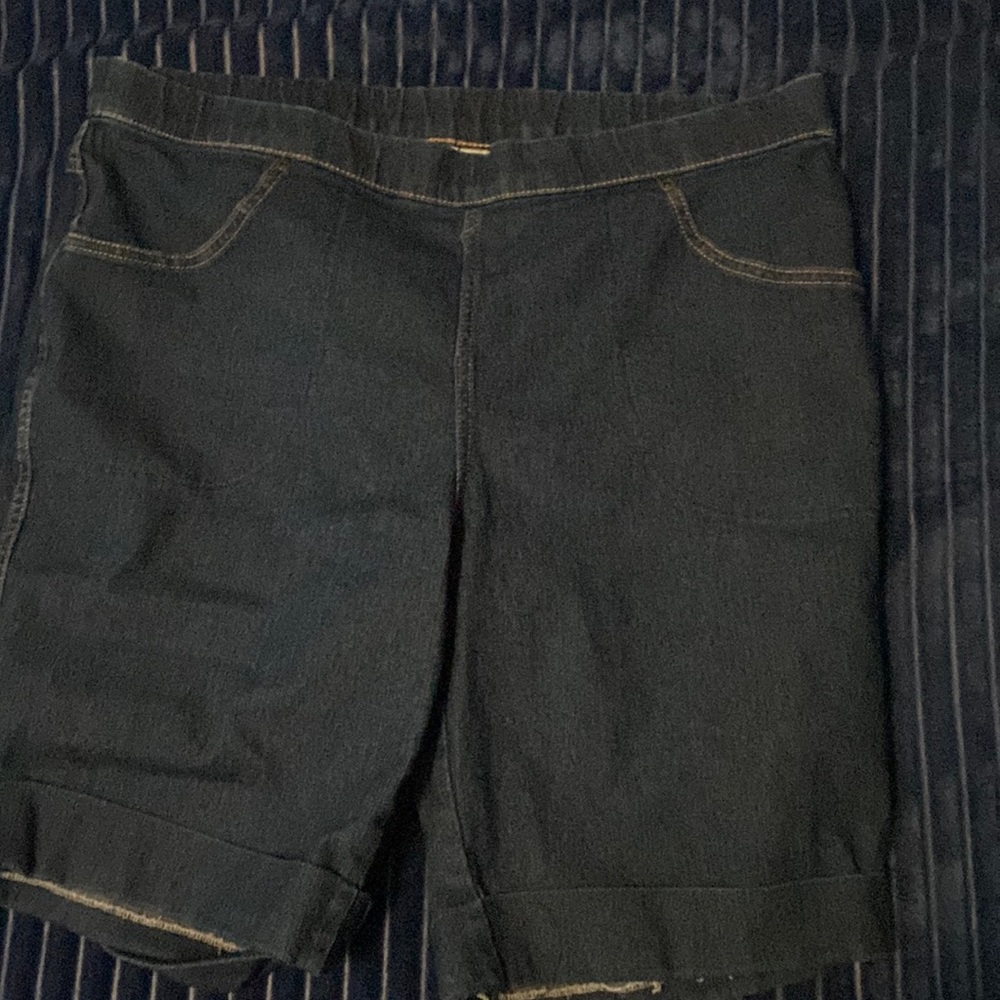 Stretchyband waist  blue Jean shorts